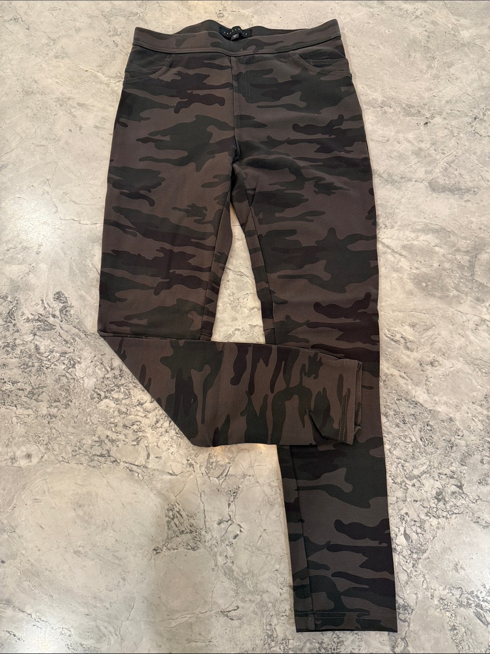 Sanctuary Camo Leggings in Dark Green and Black